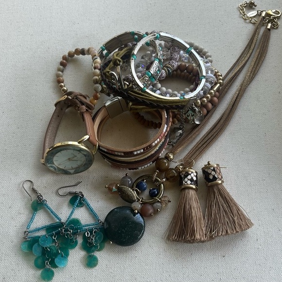 ✨ Chico’s Boho Jewelry Bundle – 16 Pieces + Surprise Mix - Picture 1 of 5